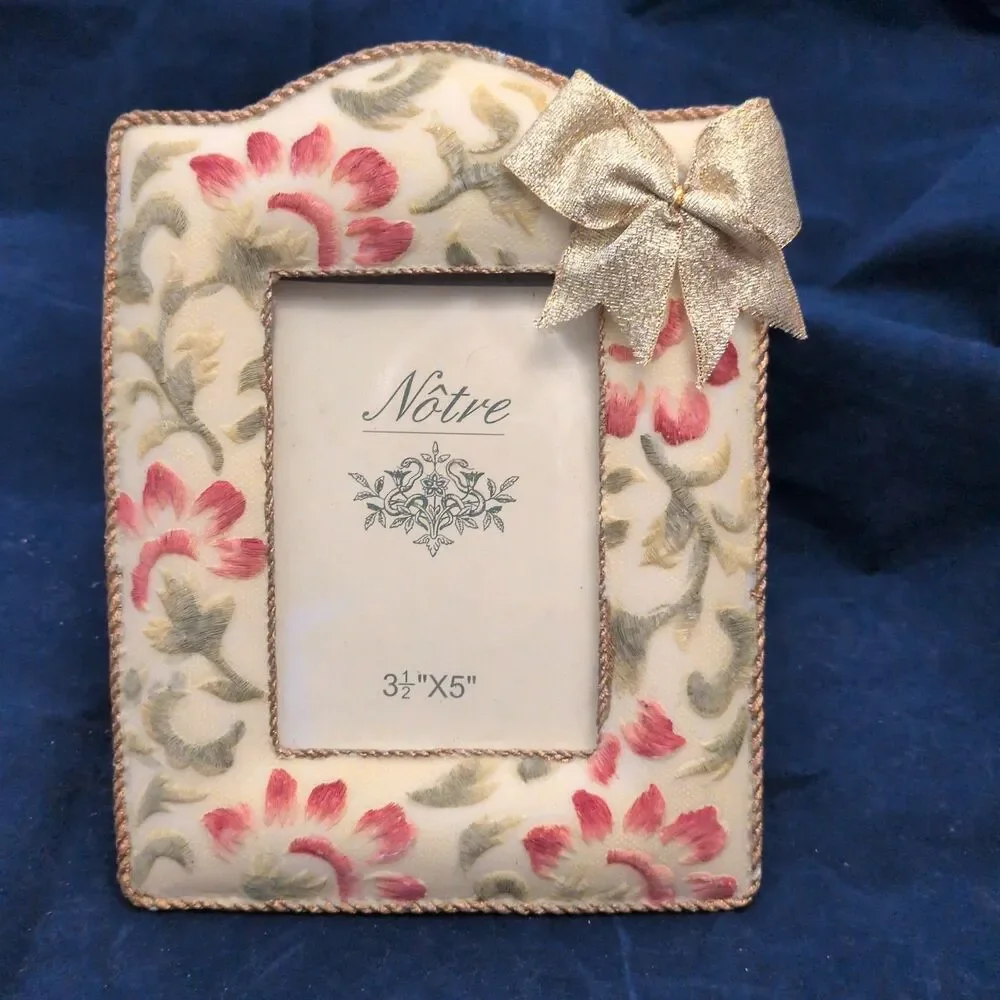 Vintage Cottagecore Ceramic Floral Picture Frame 3.5